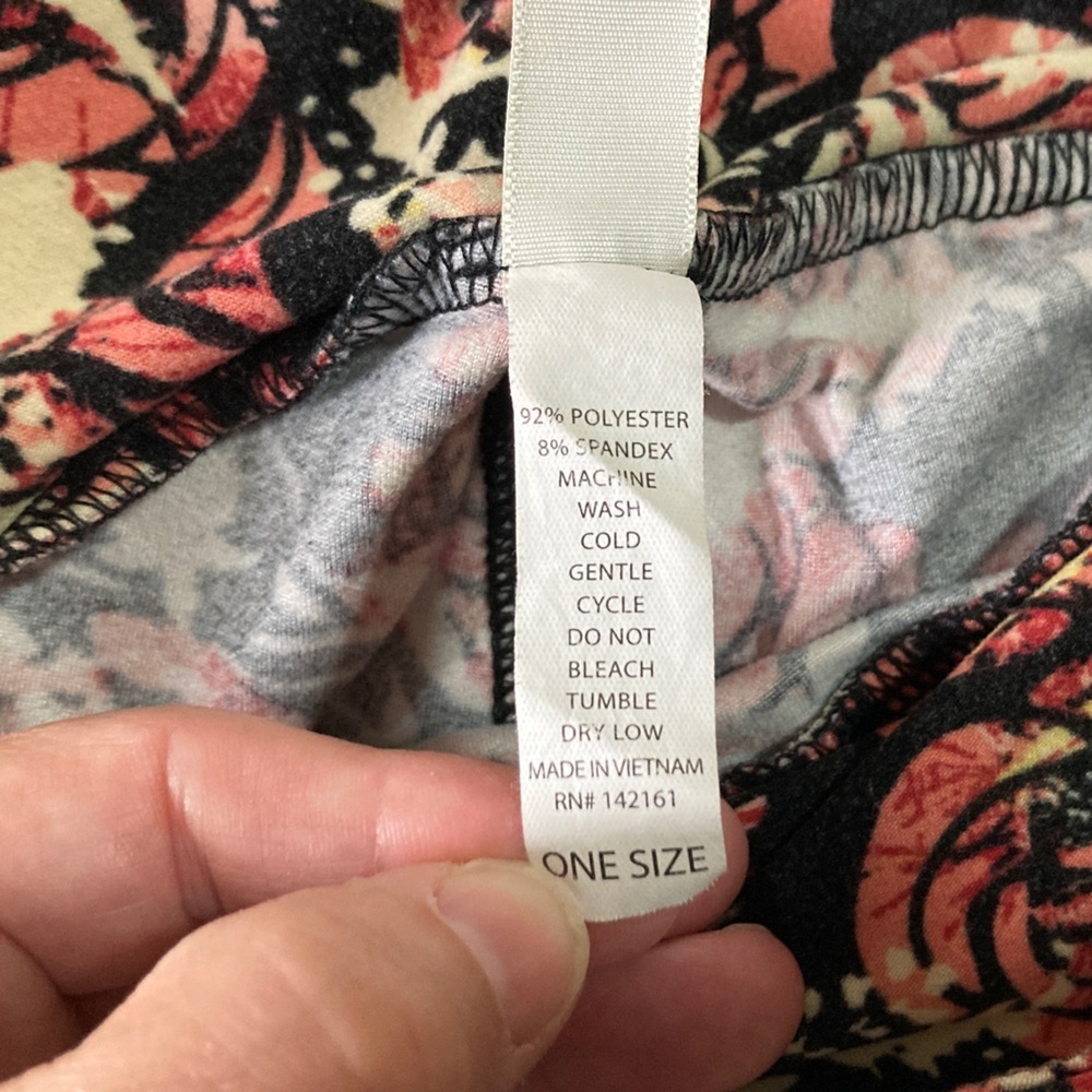 LuLaRoe Kids Leggings - Floral Black and Red - Picture 5 of 6